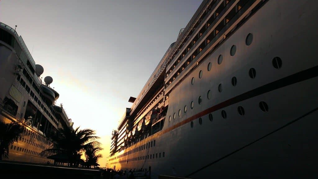 MSC Magnifica spielt Happy Birthday & Seven Nation Army