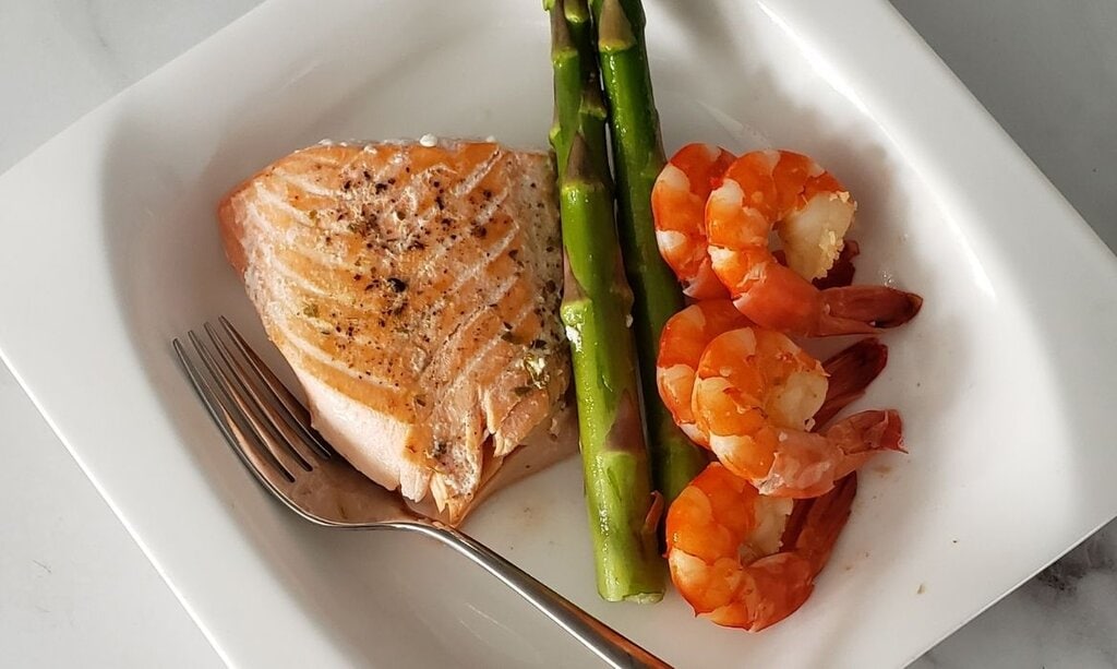 Low-carb diet salmon fillet