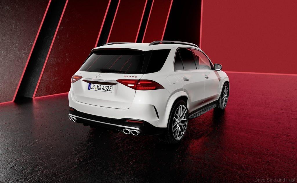 Mercedes-AMG GLE 53 HYBRID 4MATIC+ (Kraftstoffverbrauch kombiniert, gewichtet: 1,5-1,3 l/100 km, CO₂-Emissionen kombiniert, gewichtet: 33-29 g/km, Stromverbrauch kombiniert, gewichtet: 30,0-28,7 kWh/100 km);Kraftstoffverbrauch kombiniert, gewichtet: 1,5-1,3 l/100 km, CO₂-Emissionen kombiniert, gewichtet: 33-29 g/km, Stromverbrauch kombiniert, gewichtet: 30,0-28,7 kWh/100 km*Mercedes-AMG GLE HYBRID 4MATIC+ (weighted/combined fuel consumption: 1,5-1,3 l/100 km, weighted/combined CO2 emissions: 33-29 g/km, weighted/combined power consumption: 30,0-28,7 kWh/100 km);Weighted/combined fuel consumption: 1,5-1,3 l/100 km, weighted/combined CO2 emissions: 33-29 g/km, weighted/combined power consumption: 30,0-28,7 kWh/100 km*