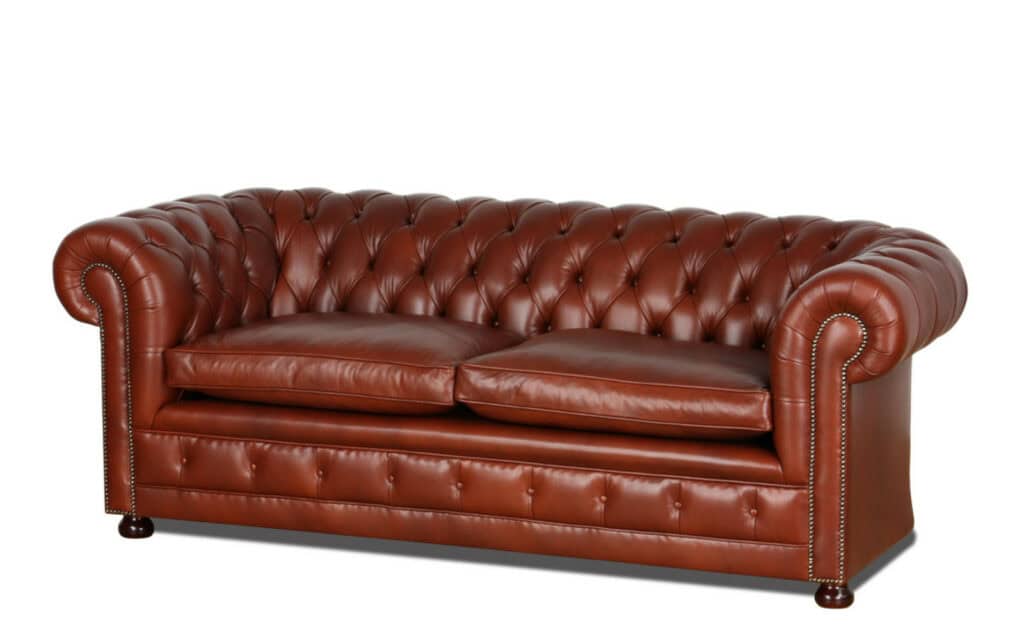 Chesterfield Sofa in hochwertigem Leder mit Kissen