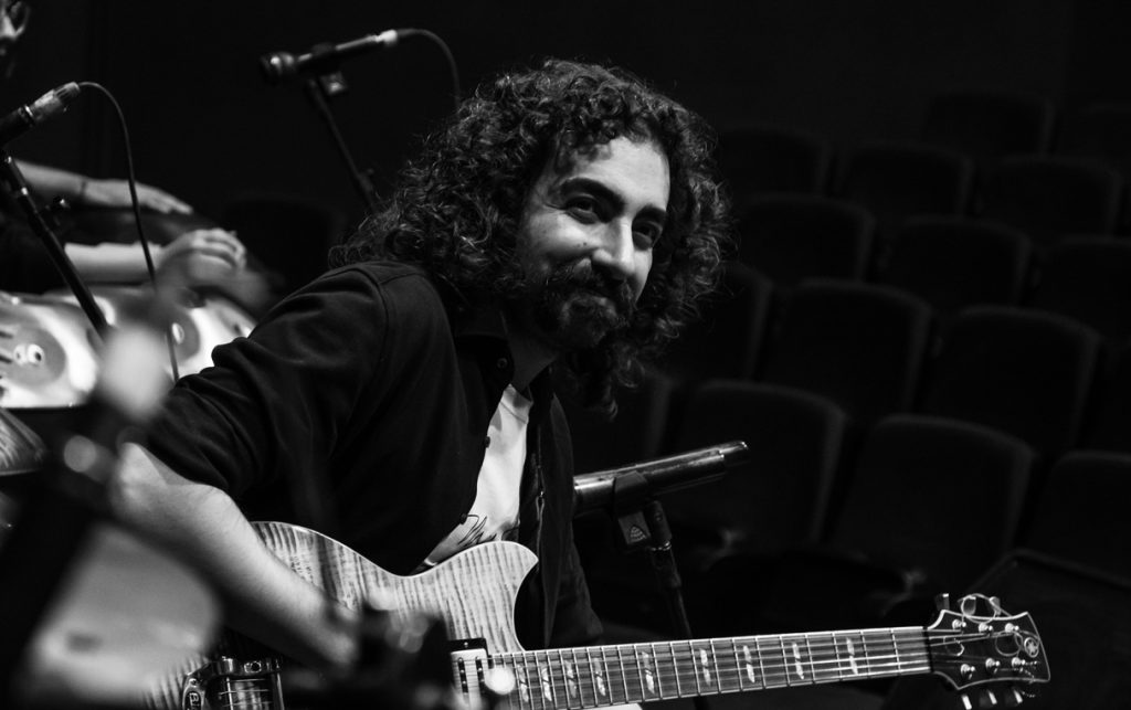 electric guitar training with Dariush Meshkin