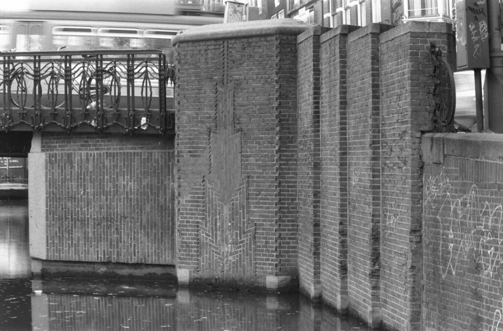 Design Piet Kramer and sculpture by Hildo Krop. Detail of southwest abutment and wrought-iron balustrade