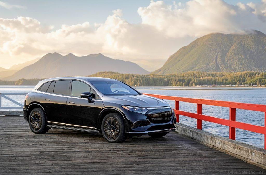 Mercedes-Maybach EQS 680 SUV (vorläufige Werte: Stromverbrauch kombiniert: 24,4-22,5 kWh/100 km; CO2-Emissionen kombiniert: 0 g/km) NIGHT SERIES, Exterieur: obsidian black/mojave silver. Interieur: Exclusive nappa leather Maybach black pearl;Vorläufige Werte: Stromverbrauch kombiniert: 24,4-22,5 kWh/100 km; CO2-Emissionen kombiniert: 0 g/km*Mercedes-Maybach EQS 680 SUV (preliminary data: consumption combined: 24,4-22,5 kWh/100 km; CO2-emissions: 0 g/km) NIGHT SERIES Exterior: obsidian black/mojave silver. Interior: Exclusive nappa leather Maybach black pearl;Preliminary data: consumption combined: 24,4-22,5 kWh/100 km; CO2-emissions: 0 g/km*