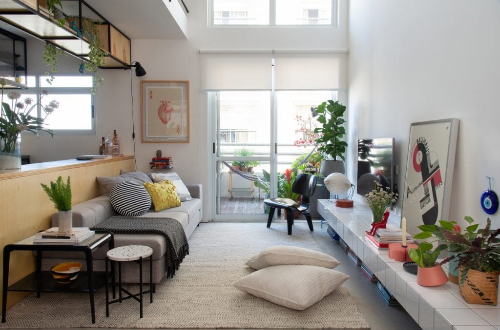 small-eclectic-living-room-ideas-1024x677 small-eclectic-living-room-ideas-1024x677 ecletic living rooms 51 Eclectic Living Rooms With Tips And Ideas To Help You Decorate Yours small eclectic living room ideas 1024x677