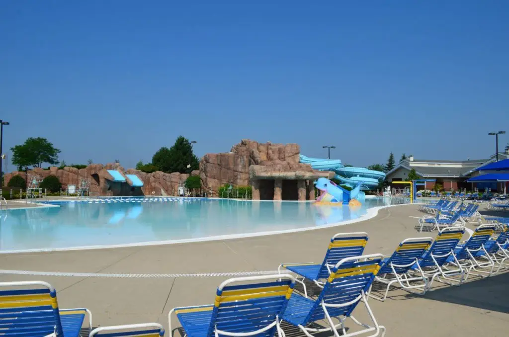Wheeling, Illinois - Heritage Park Family Aquatic Center