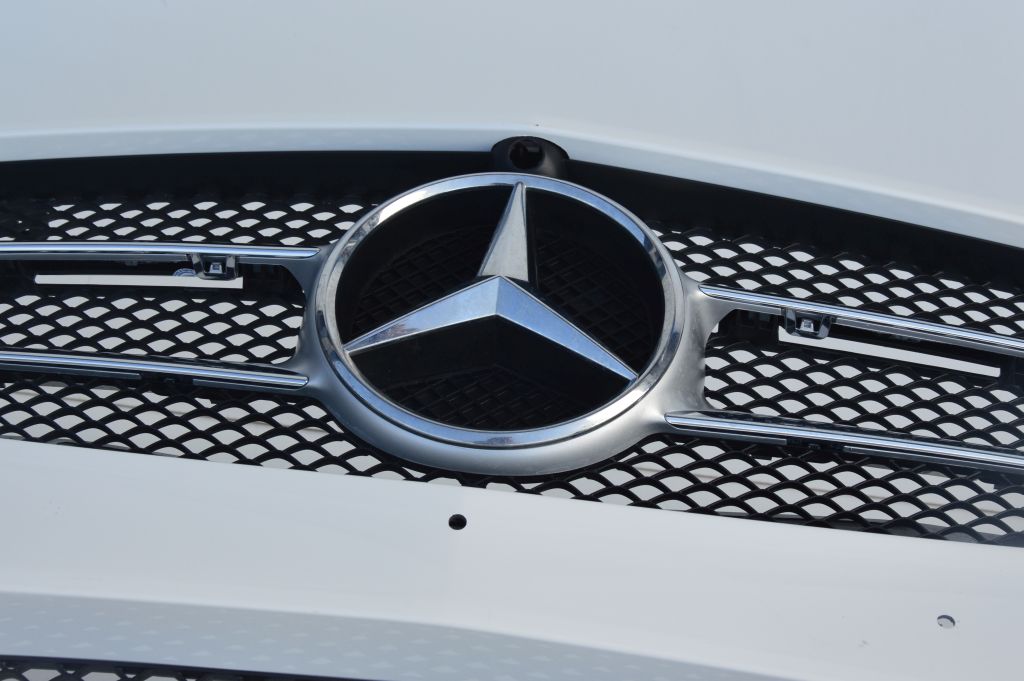 MERCEDES C KLASA W205 ZDERZAK AMG PRZEDNI - obrazek 9