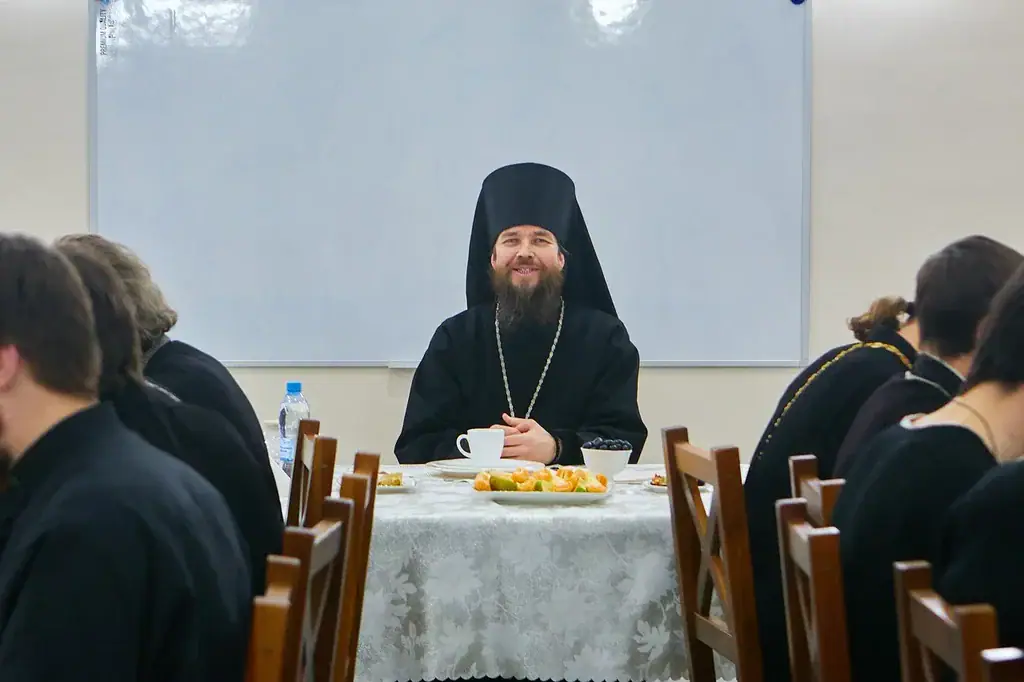 Беседа Преосвященнейшего епископа Исаакия и студентов Православного Свято-Тихоновского гуманитарного университета