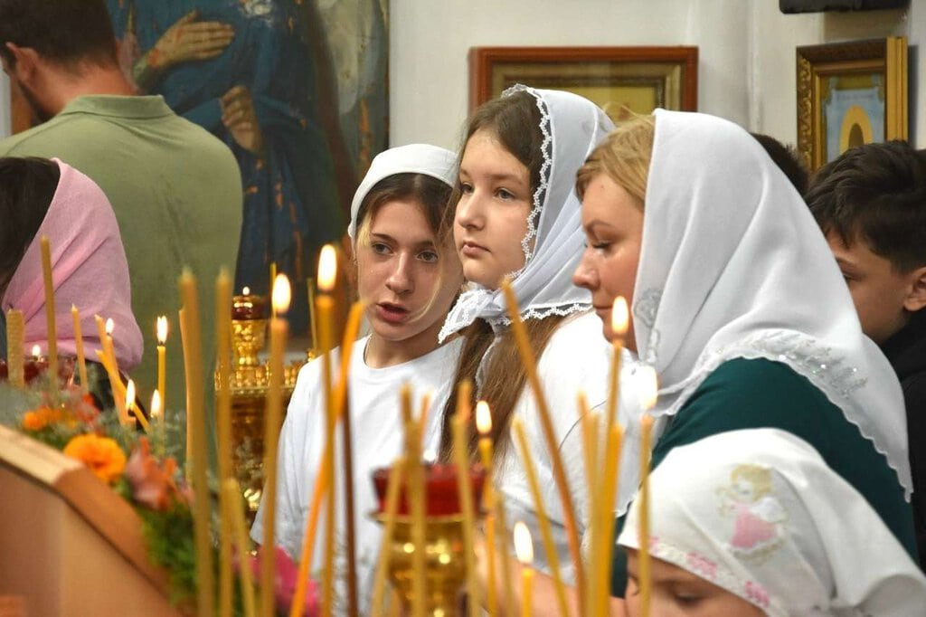 В Никольском храме с. Устье Сасовского благочиния открылся II молодёжный православный слет «Под сводами храма»