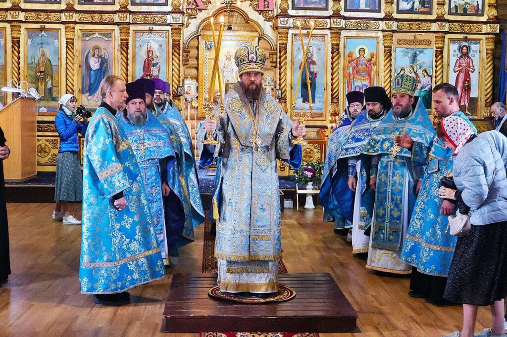 Божественная литургия в Архангельском храме г. Сасово на отдание праздника Успения Пресвятой Богородицы