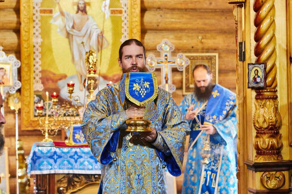 Божественная литургия в Архангельском храме г. Сасово на отдание праздника Успения Пресвятой Богородицы