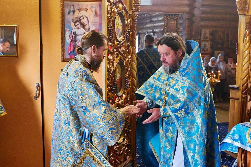 Божественная литургия в Архангельском храме г. Сасово на отдание праздника Успения Пресвятой Богородицы