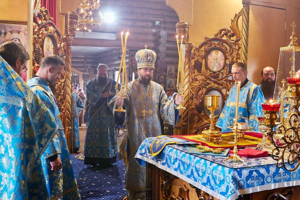 Божественная литургия в Архангельском храме г. Сасово на отдание праздника Успения Пресвятой Богородицы