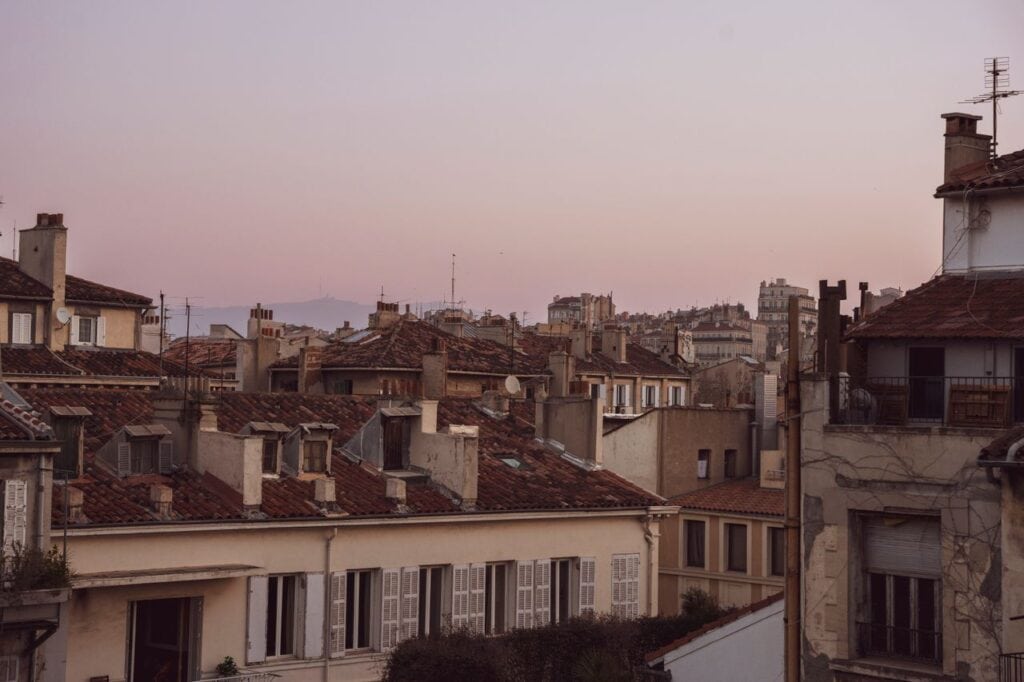 Facade de copropriete en Provence