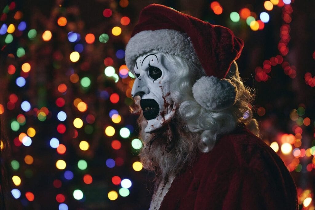 MV5BYmQ0ZDVhMjktMTdiYi00ODFhLTk4NzEtNzQ5MzhjMDQ3MmVhXkEyXkFqcGc@._V1_FMjpg_UX1280_-1024x682 CRÍTICA: TERRIFIER 3