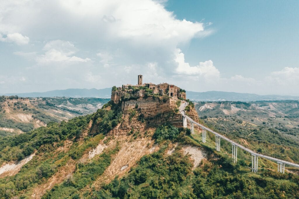 Civita di Bagnoregio, uno dei luoghi più suggestivi dove dormire nella Tuscia