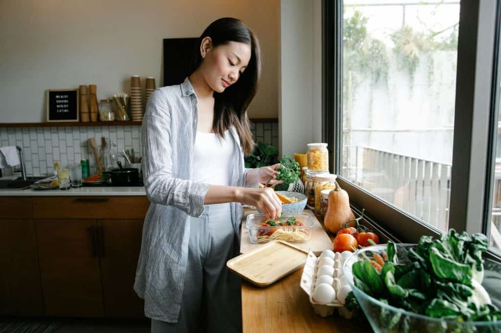 7 Quick and Healthy Meals Every University Student Can Make 1 image