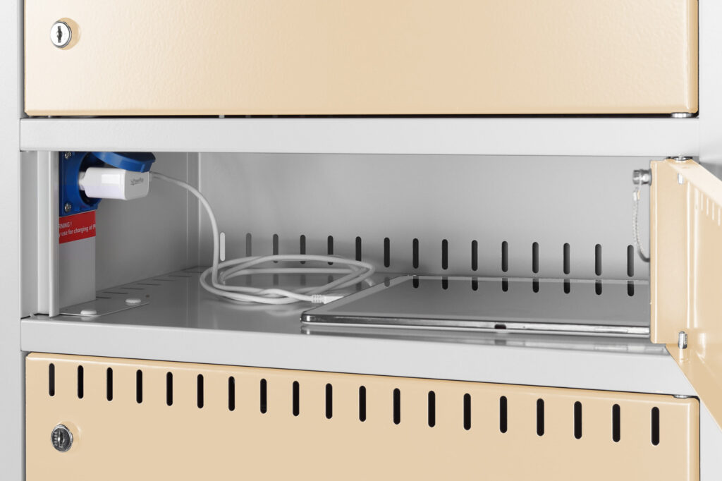 Akku Ladeschrank mit  Laptop