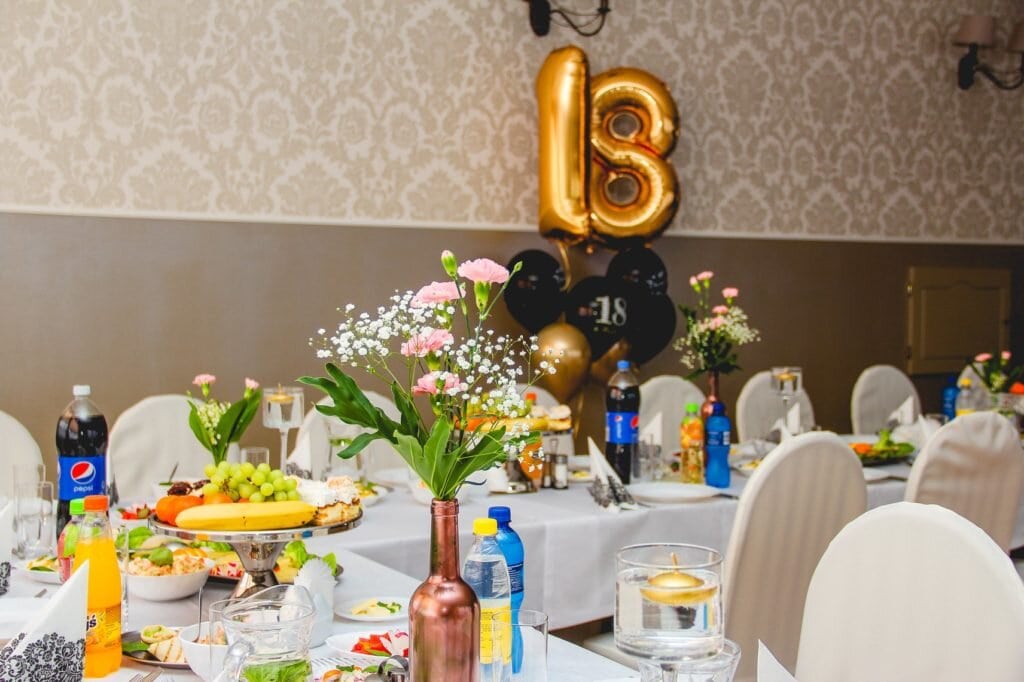 68261d422 2815290485165320 9100924116973649920 o 1024x682 - Osiemnastka