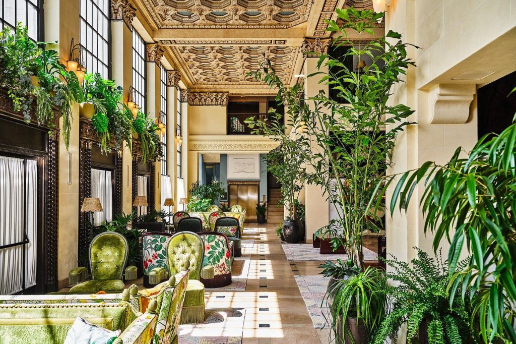 Craving-a-Dose-of-Hollywood-Glamour-These-L Craving-a-Dose-of-Hollywood-Glamour-These-L Craving a Dose of Hollywood Glamour These L.A. Hotels Are a Must-Visit_13 l.a. hotels Craving a Dose of Hollywood Glamour? These L.A. Hotels Are a Must-Visit Craving a Dose of Hollywood Glamour These L