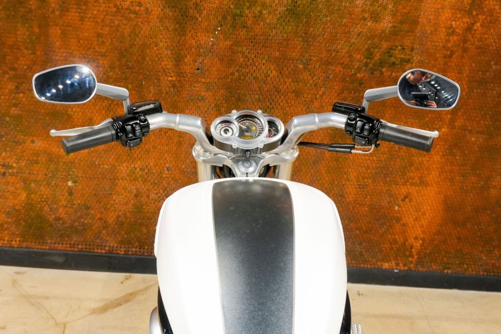 2013 HARLEY DAVIDSON V-ROD