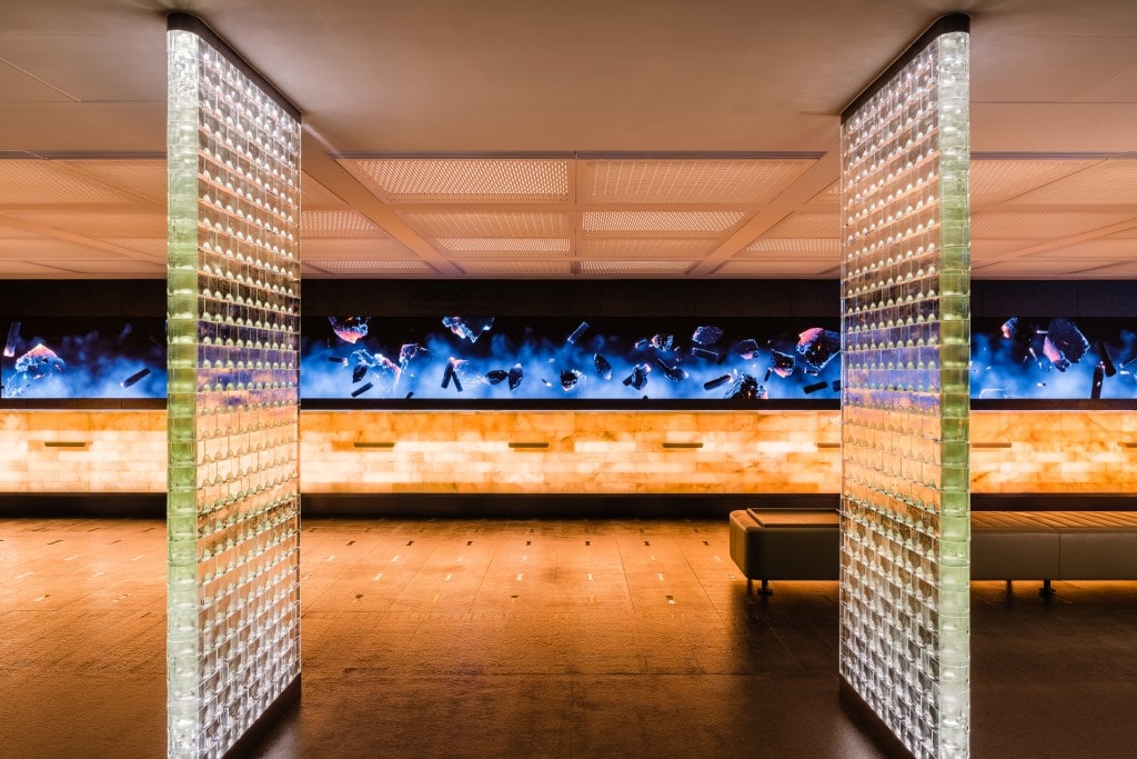 Enticing Golden Illusion passageway inspired by LiuLi glass art AmChamHK e-magazine