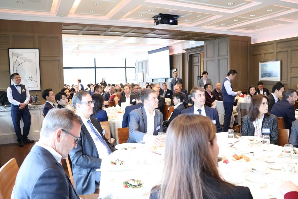 Social media AmChamHK e-magazine