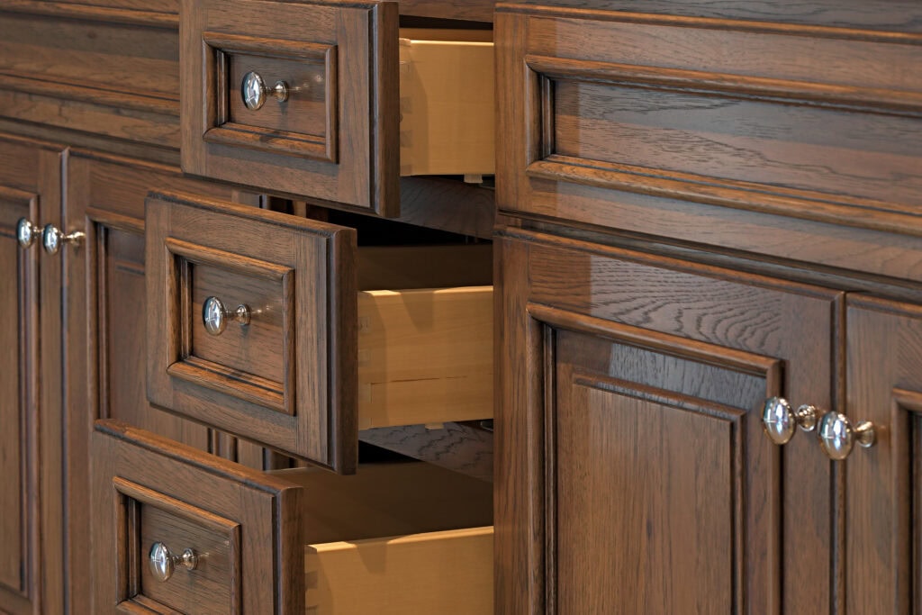 TRADITIONAL STYLE BATHROOM CABINETS