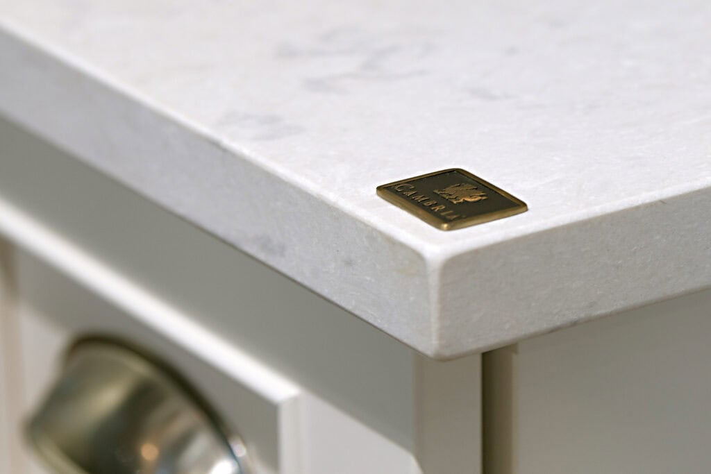 WHITE QUARTZ COUNTERTOPS