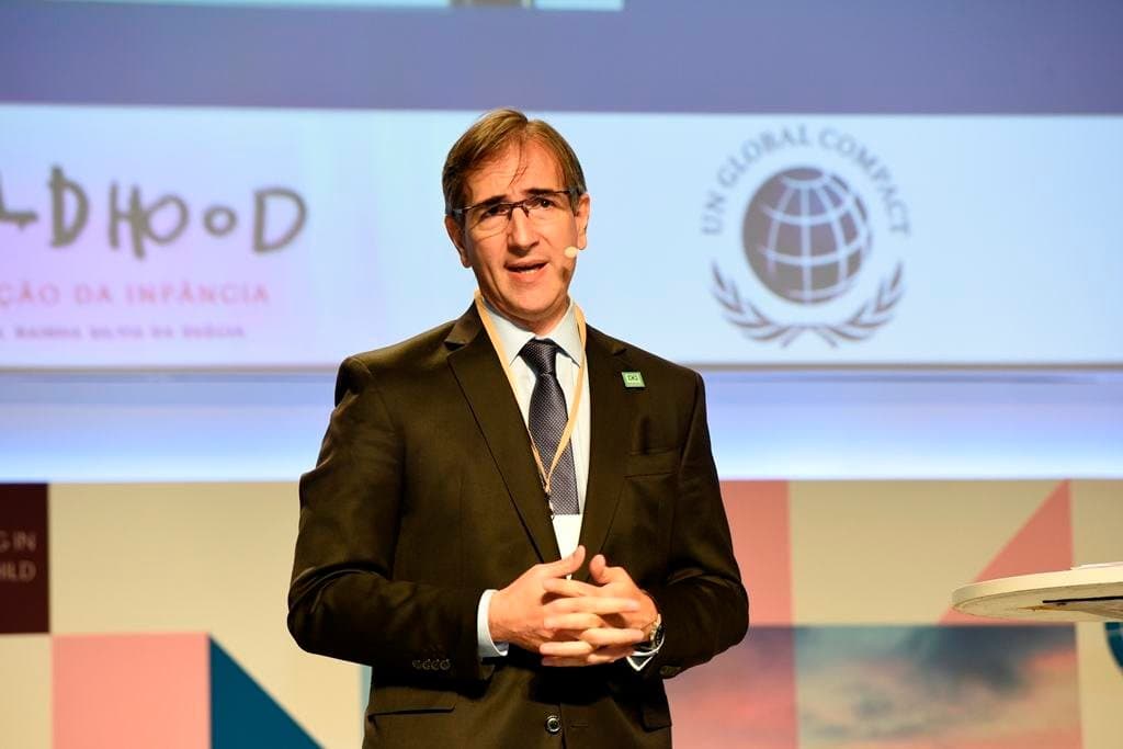 Pedro López Matheu, Director de Relaciones Gubernamentales, Comunicación y Medios de Grupo Telecom, durante su exposición en el Global Child Forum América del Sur