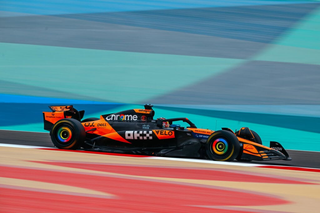 Oscar Piastri durante i test pre-stagionali di F1 grazie alle sue performances è stato riconfermato pilota ufficiale McLaren fino al 2029