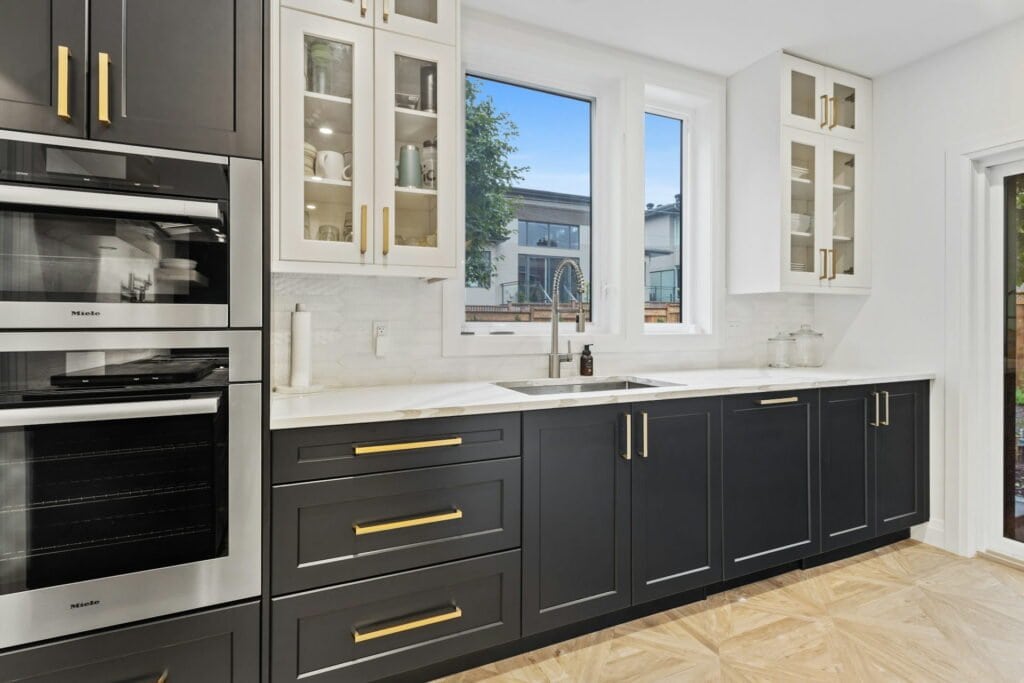 Modern kitchen interior design to help choose between butcher block vs quartz countertops