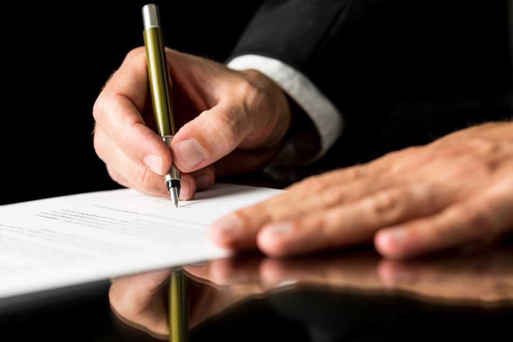 Firma de contrato de arriendo en Bogotá