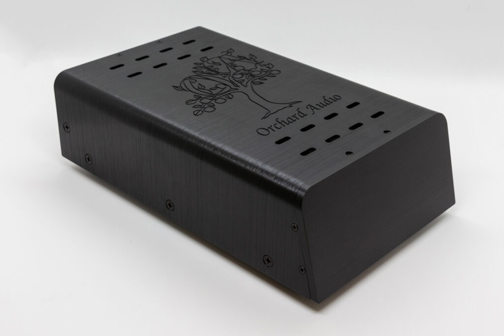 A single Orchard Audio Starkrimson 25 Premium Mono Amp weighs a mere 5.5 pounds but hangs with amps weighing (and often costing) 10 times more.