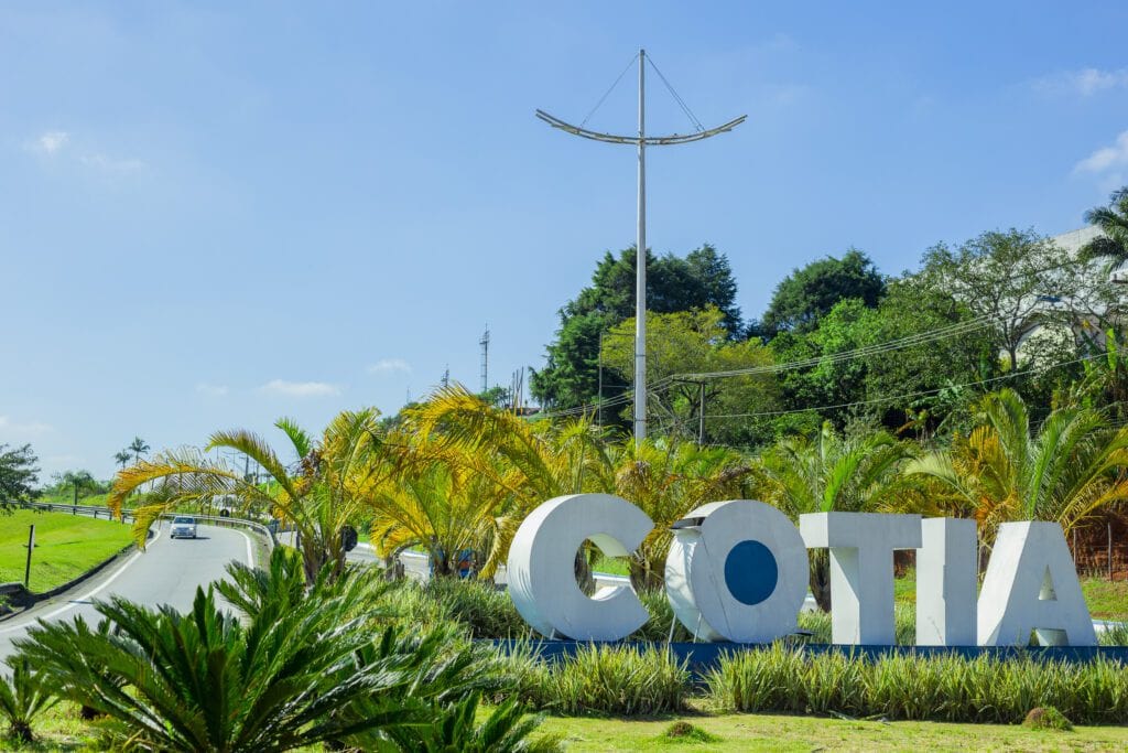 LOCAÇÃO EMPILHADEIRAS COTIA