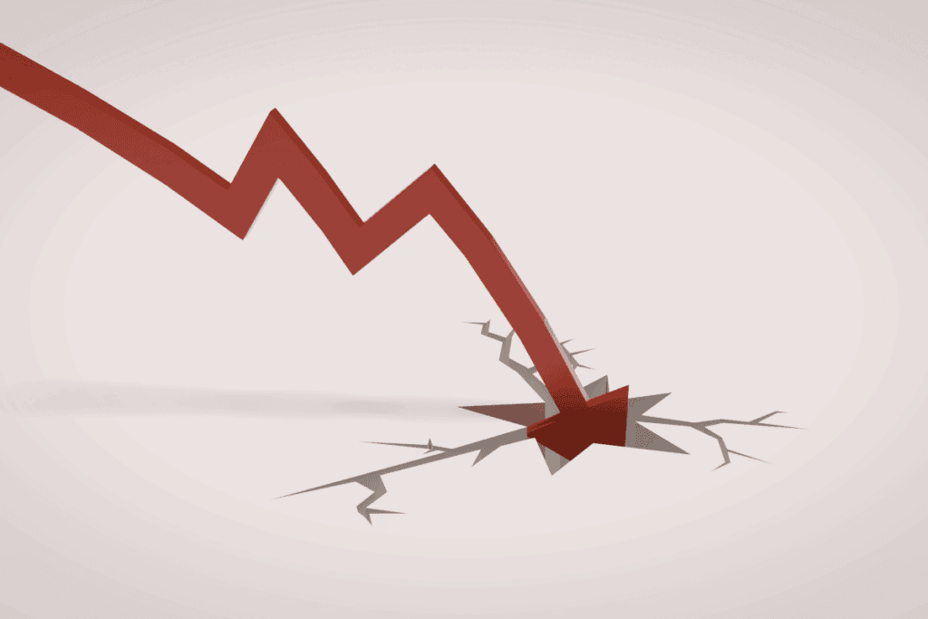 Flecha descendente simbolizando la caída de la puntuación crediticia y el impacto financiero.