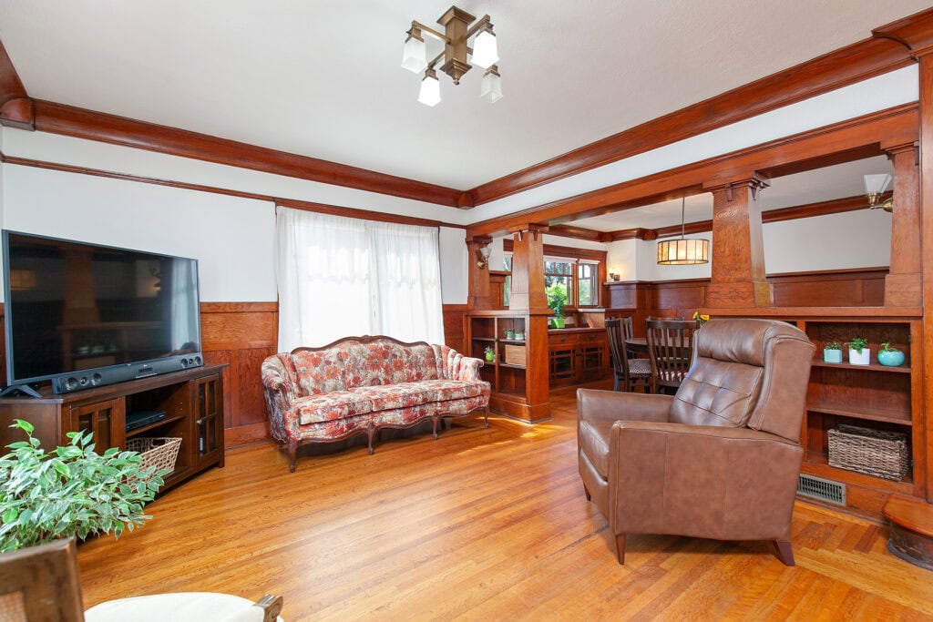 2324 Commonwealth Ave - Living Room Area