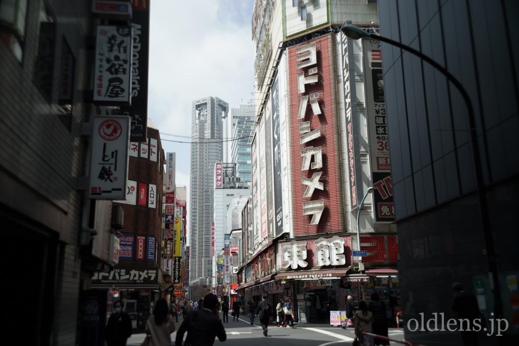 JUPITER-12 35mmF2.8 Review作例 新宿駅西口ヨドバシカメラ東館