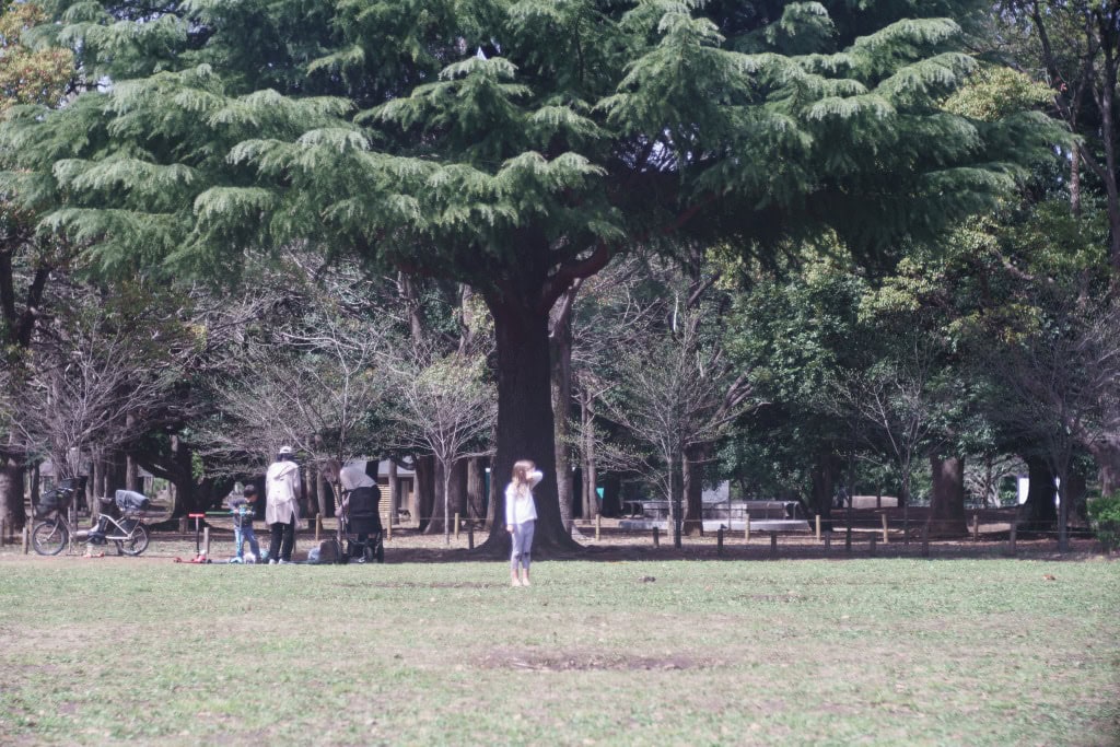 Leica Elmar 9cm f4 3rd 滲み玉オールドレンズReview作例 代々木公園の美少女 Ernst Leitz Wetzlar Gmbh