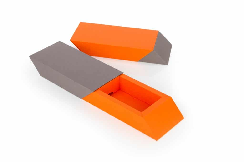 interaktive Printmedien, Interaktive Printwerbung, Interaktive Druckerzeugnisse, Kreative Printwerbung, Kreative Druckerzeugnisse, Kreative Flyer, 3D Flyer, Flyer mit Effekten, Interaktive Flyer, Effektkarten, Kreative Effektkarten, Kreative Karten, Popup Karten, Funktionskarten, Springwürfel, Hüpfwürfel, Spring Objekt aus Papier, Springquader aus papier, Direktmarketingtools aus papier, Marketingtools aus papier, Effektvolle Papierwerbung, Printwerbung mit Effekten, Vierseitige Lamellenkarte, Karten mit Lamellen, Lamellenkarte, Bildwechselkarte, Kreative Karten für direktmarketing, Kreative Karten aus papier, Kreatives direktmarketing, Endlosfaltkarte, InfinityCard, Infinity Karte, Schiebekarten mit stopperfunktion, Ausschubkarten, Ziehkarten, Karten mit Schuberfunktion, Karten mit ziehfunktion, Karten mit Schiebeeffekt, Schiebekarten, Zieheffekt in Karte, Teleskopkarte, Kreative Teleskopkarte, Doppelschieber, Kreativer Doppelschieber, Interaktiver Doppelschieber