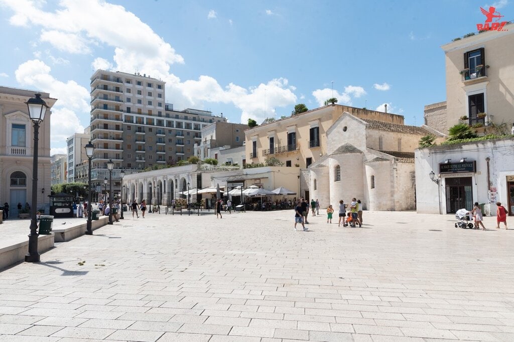 Piazza del Ferrarese (1)