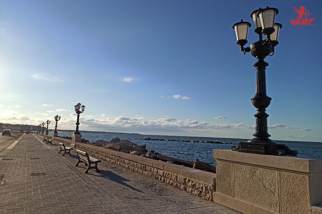 lampioni sul Lungomare di Bari2