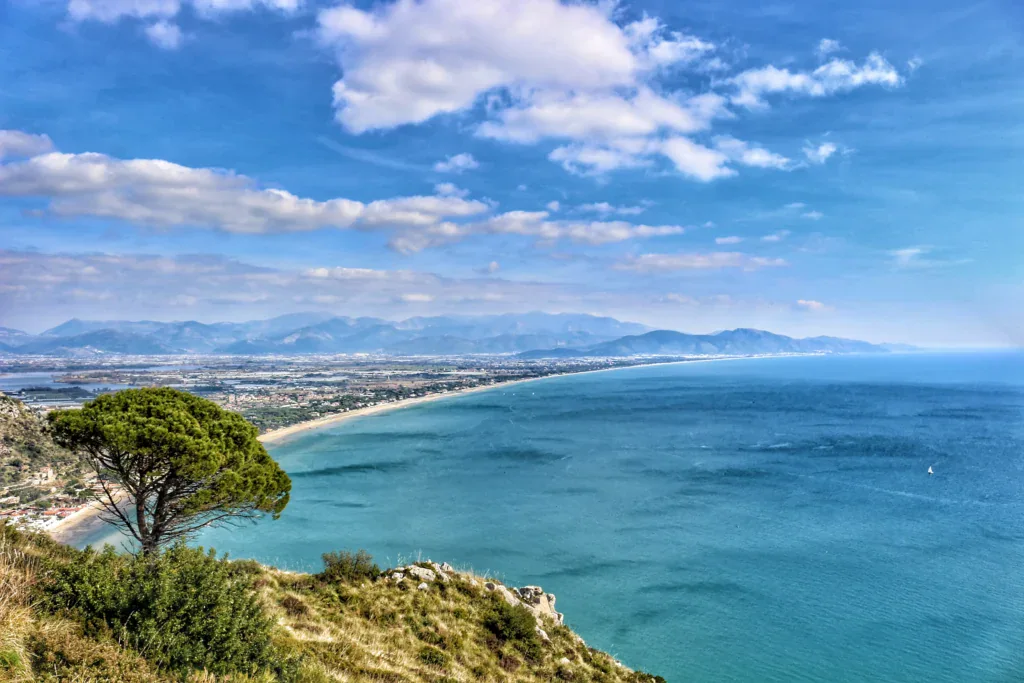 La costa della riviera di Ulisse