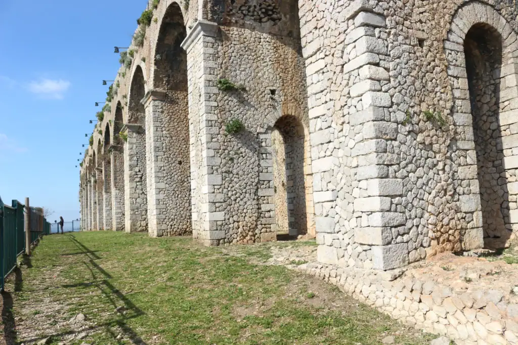 Tempio di giove anxur a Terracina