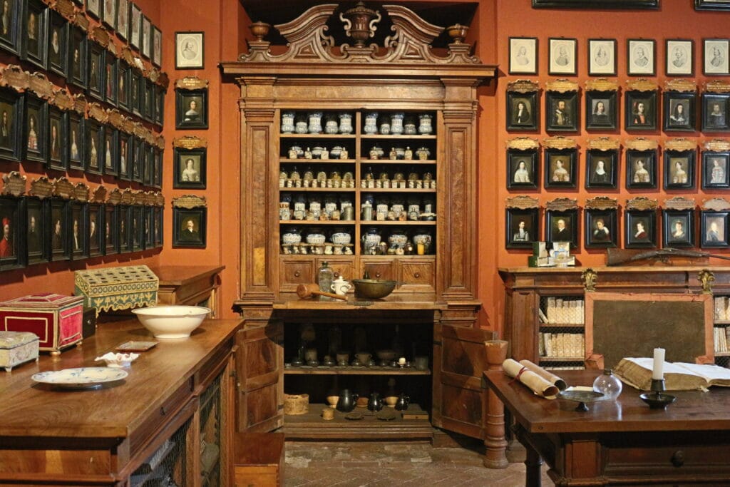 la speziera, la piccola farmacia all'interno del palazzo di Ariccia