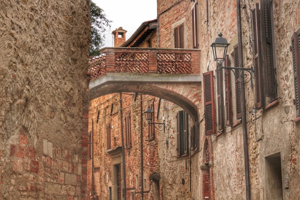 Vicoli di Panicale, borgo vicino al lago Trasimeno