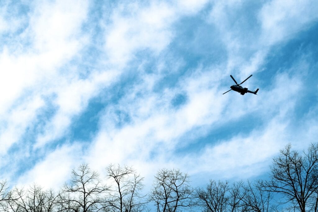 Flygande helikopter.