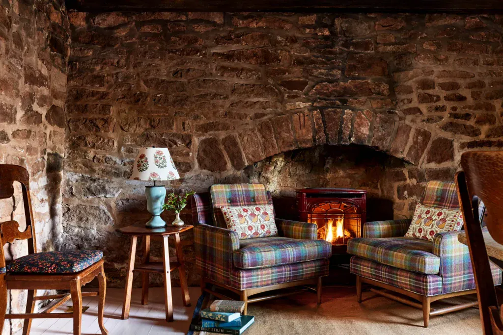 refined farmhouses Step Inside 8 Refined Farmhouses That Are Undeniably Modern 3 5 1024x683