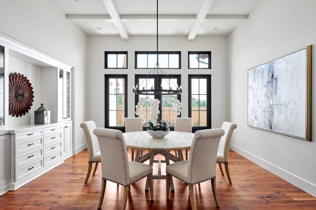 4-1-1024x683 4-1-1024x683 elevate your home with these spanish dining room ideas to inspire your space Elevate Your Home With These Spanish Dining Room Ideas to Inspire Your Space 4 1 1024x683