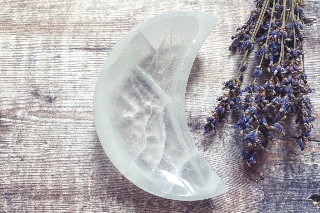 Spiral Crystals UK - Selenite Moon Bowl
