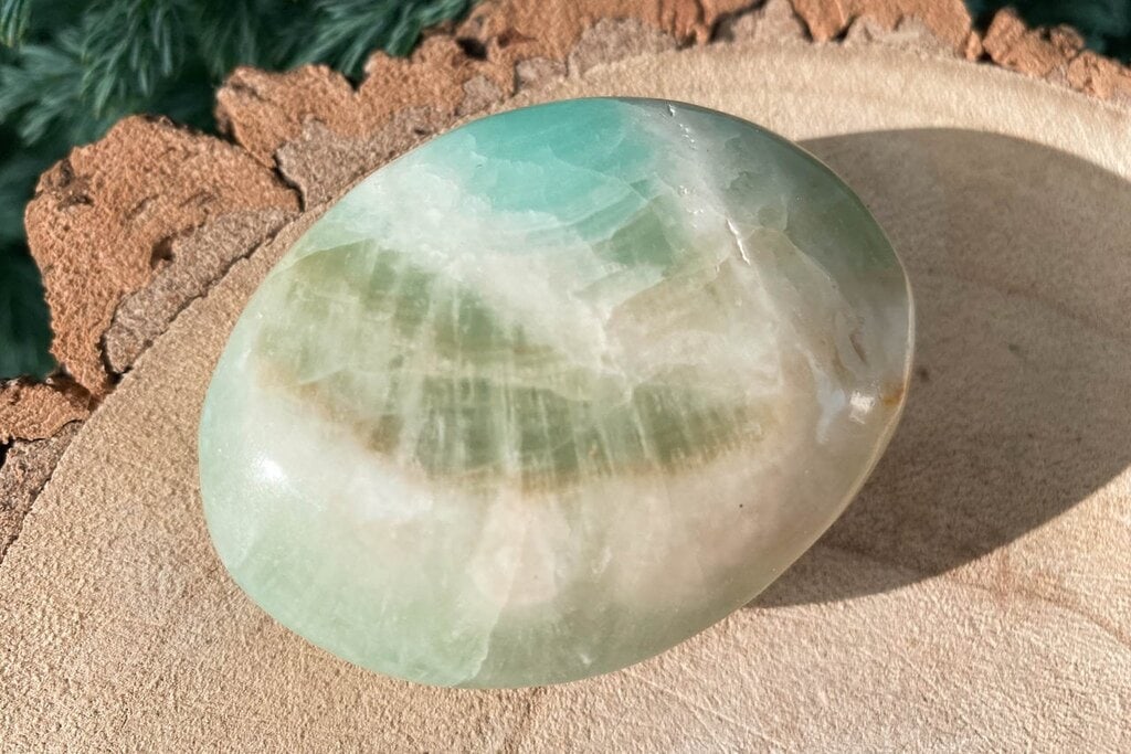 Spiral Crystals UK - Smithsonite Palmstone